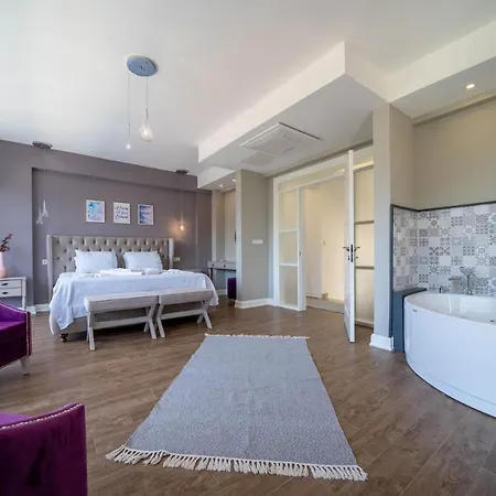 Large With A Private Pool *